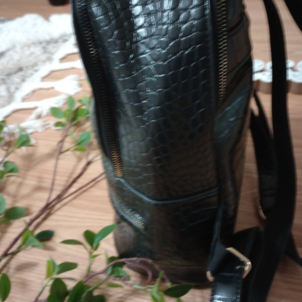 Forever 21 trandy black backpack - Picture 7 of 9